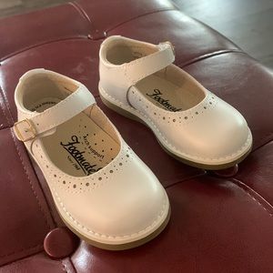 Brand new white Footmates Heather Toddler 6.5